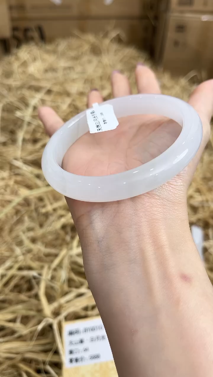 未镶嵌手镯石英质玉BYG010