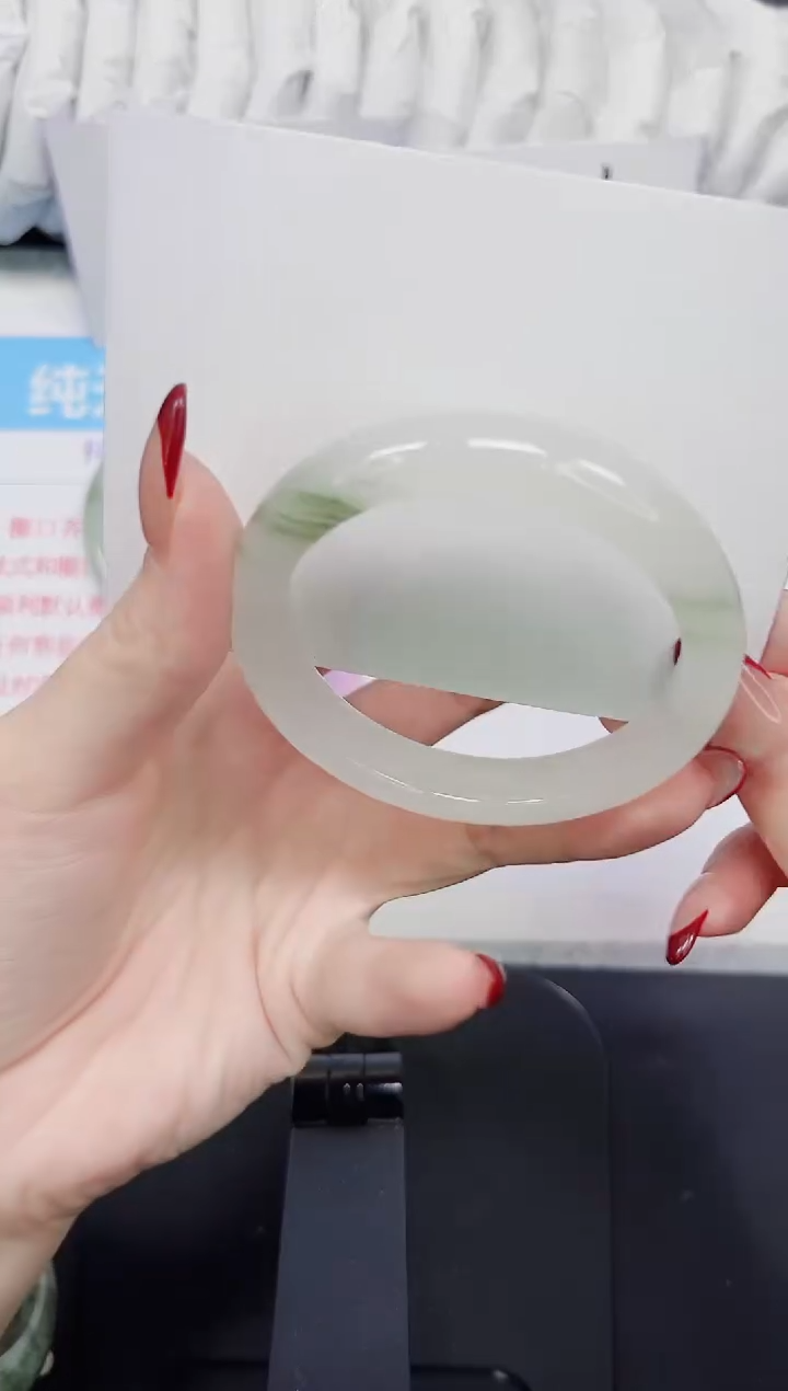 【闪购商品】石英质玉手镯未镶嵌232