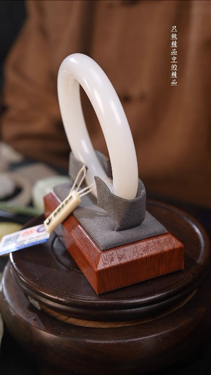 【闪购商品】和田玉手镯未镶嵌羊脂白玉圆条手镯56圈口