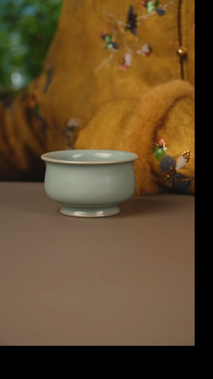 仿古天青佛肚杯微暇