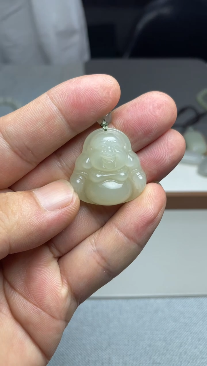 和田玉未镶嵌颈饰.