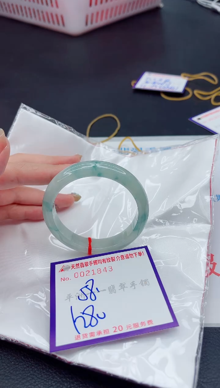 翡翠手镯未镶嵌1