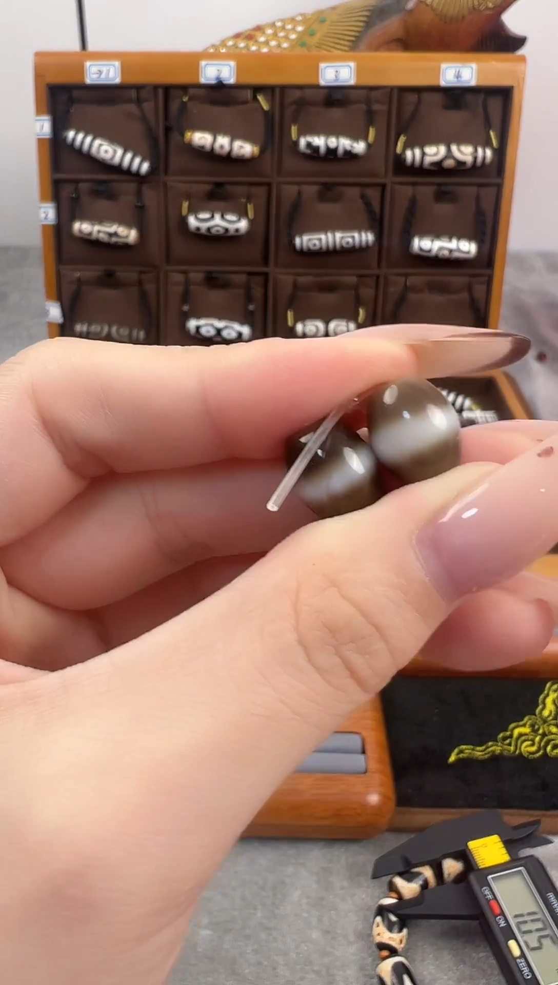 玛瑙/玉髓（覆膜）颈饰未镶嵌56.（微瑕）