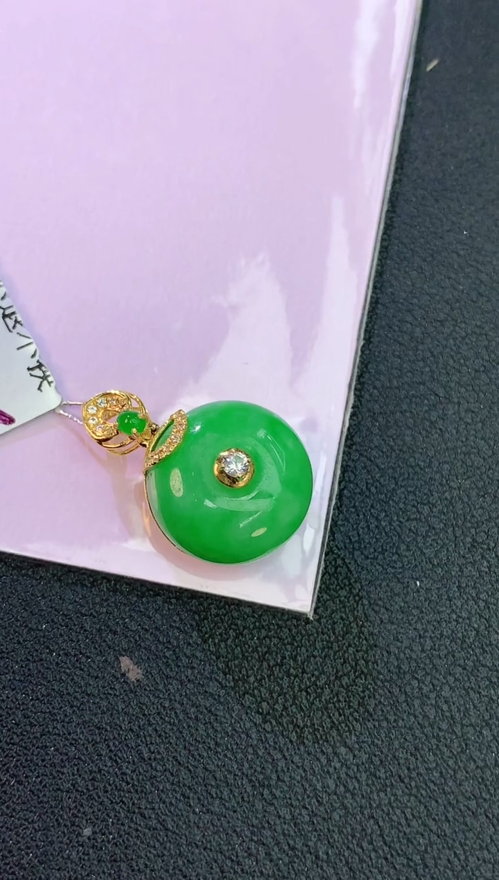 颈饰18K金镶嵌翡翠赠礼盒证书 麦麦