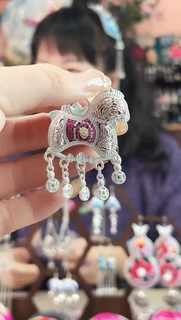 艺枝独绣手工饰品433