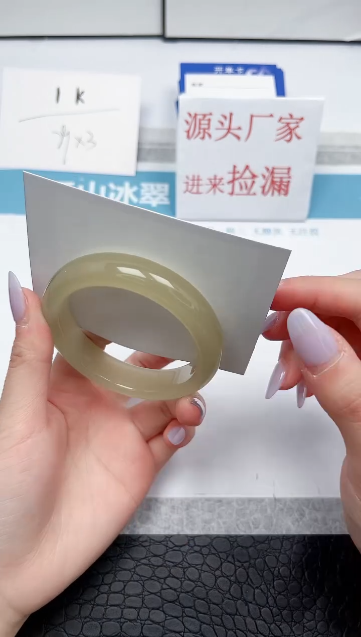 【闪购商品】石英质玉手镯未镶嵌21-53.8