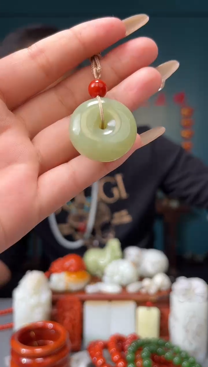 【闪购商品】和田玉颈饰未镶嵌平安扣