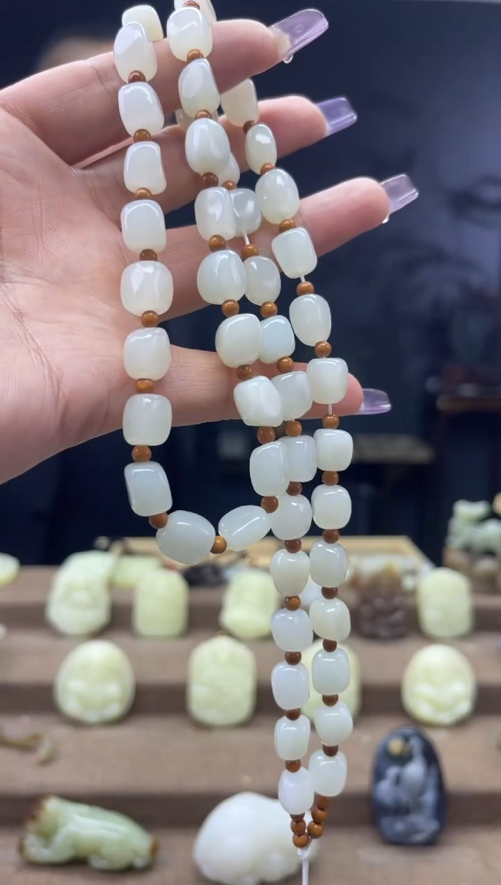 颈饰未镶嵌和田玉1