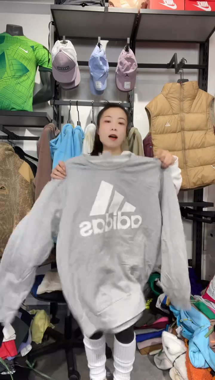 1319闪购编码  阿迪运动卫衣裤以直播间过款为准 尺码. 