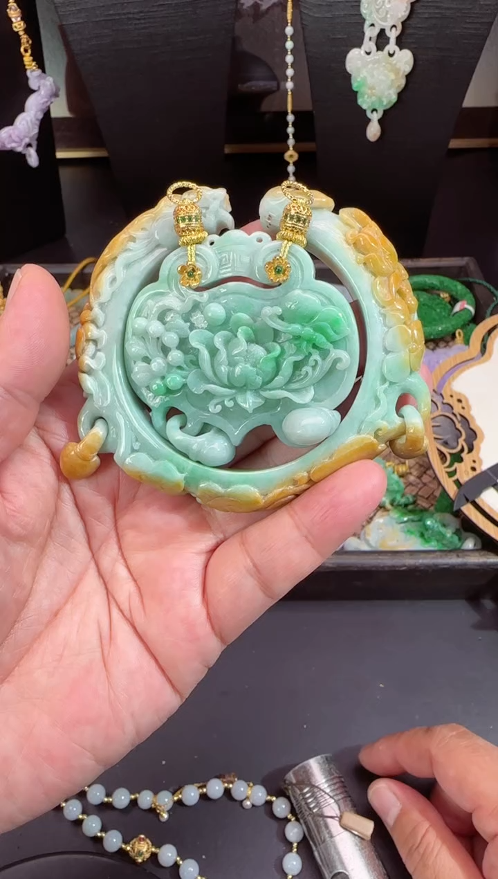 【闪购商品】翡翠颈饰未镶嵌手镯5657