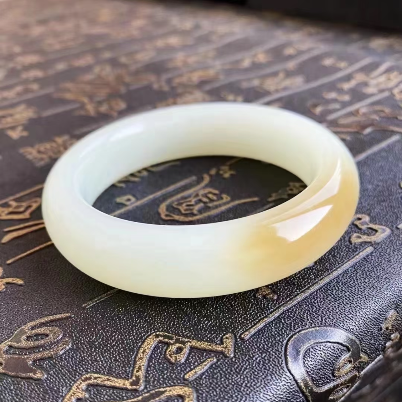 新疆和田玉糖白手镯