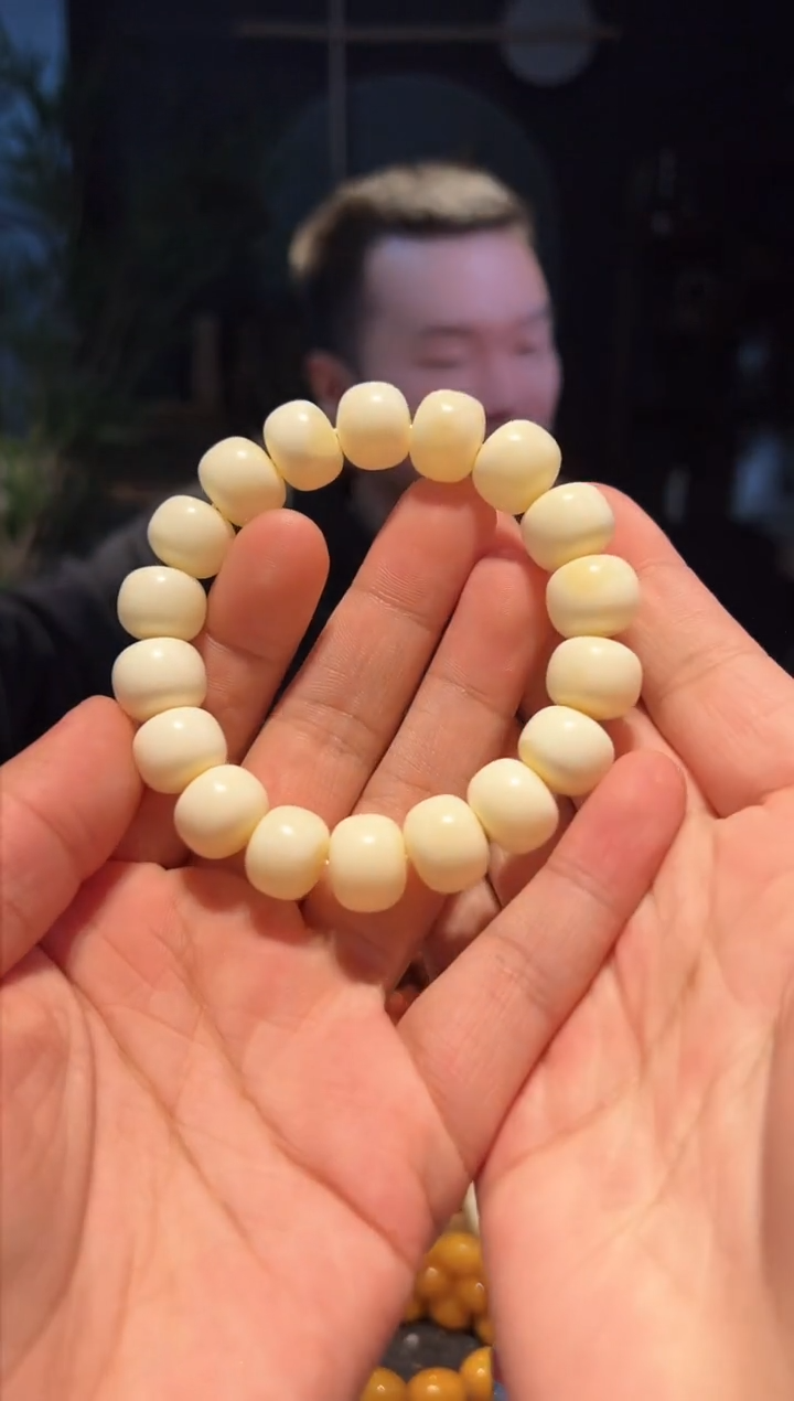 【闪购商品】蜜蜡手串未镶嵌14+(瓷白蜡)