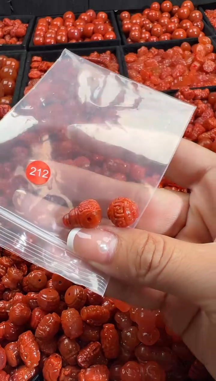 颈饰未镶嵌南红玛瑙1