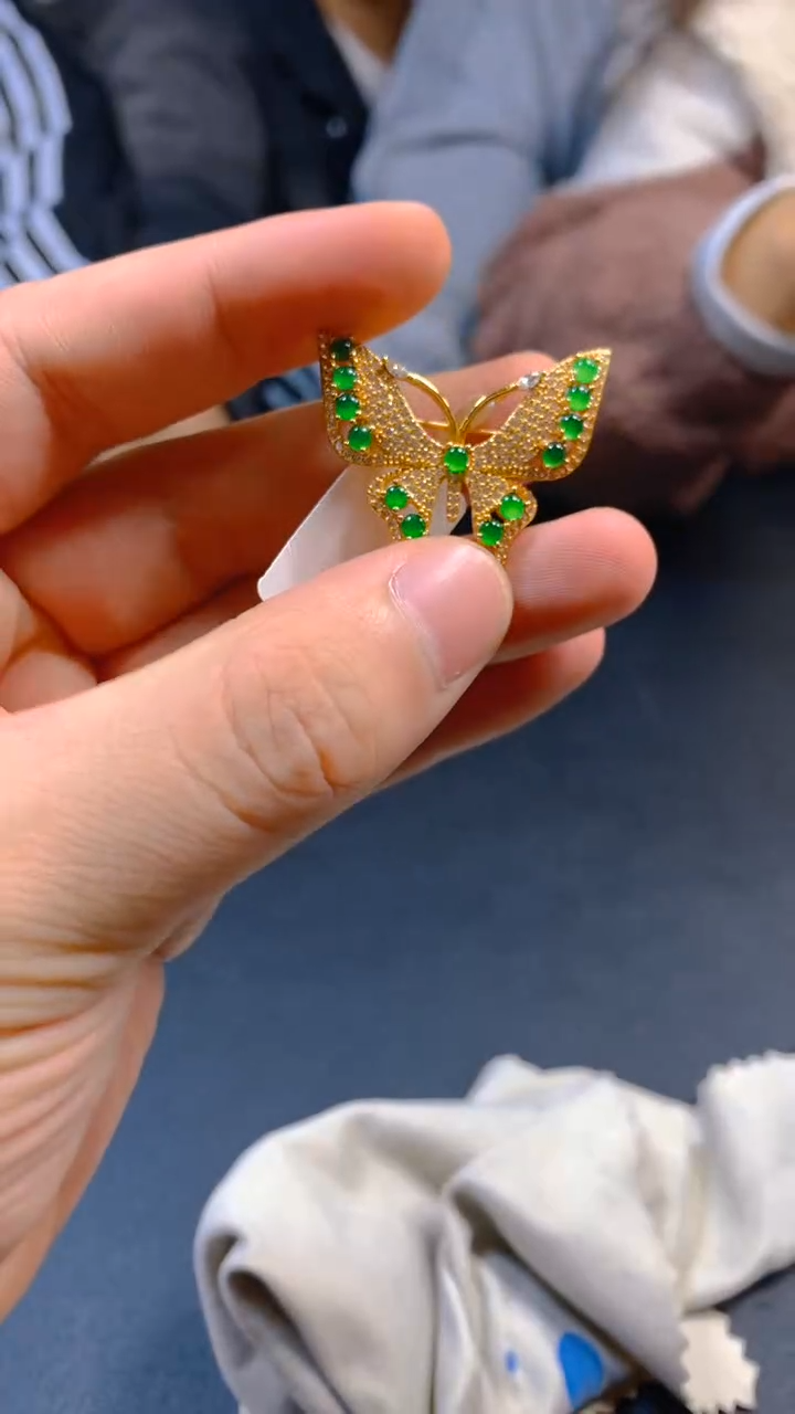 【闪购商品】翡翠胸饰未镶嵌0917514456多样性发一