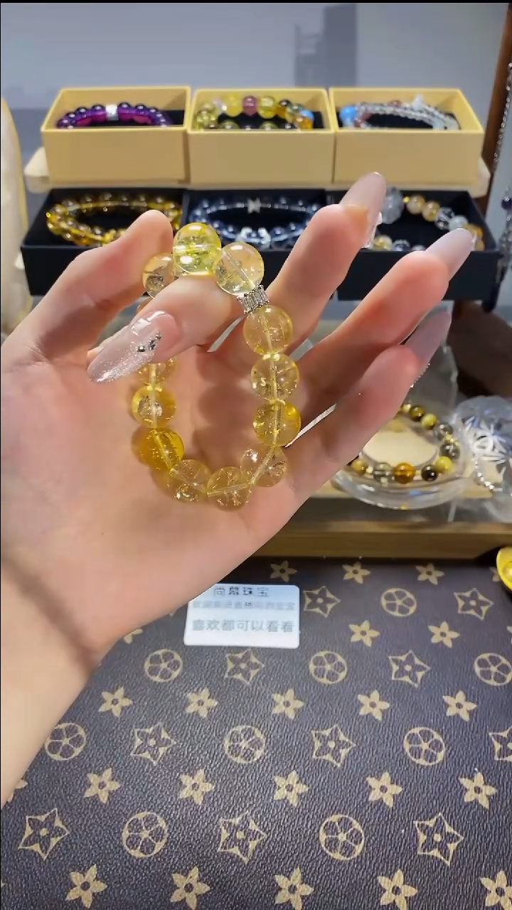 水晶手串未镶嵌水晶手串