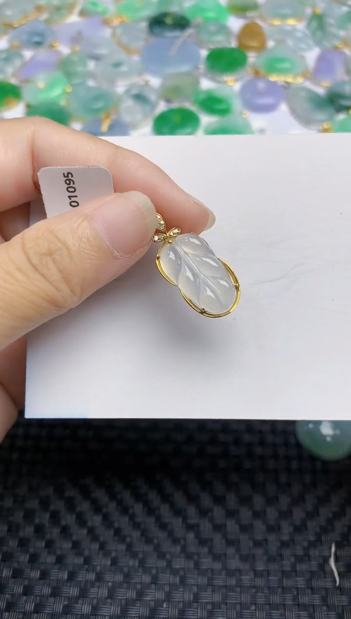 翡翠18K金镶嵌颈饰天然翡翠A货