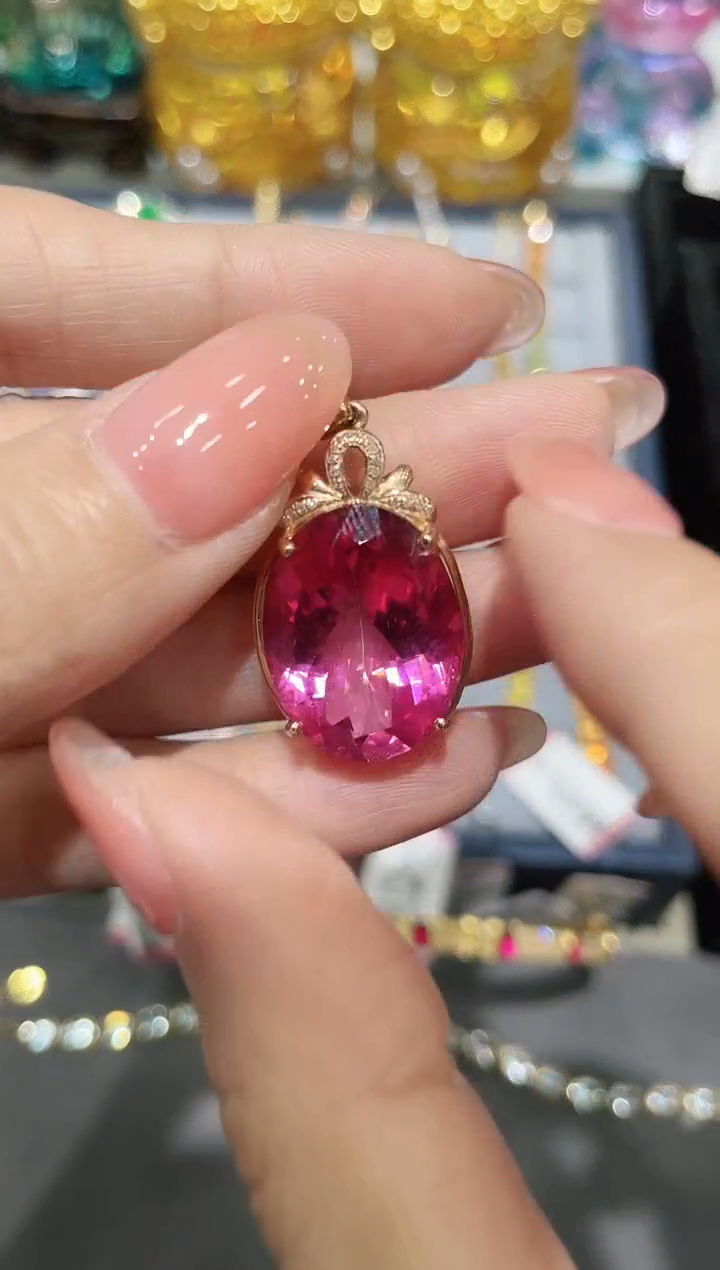 18K金镶嵌天然托帕石吊坠