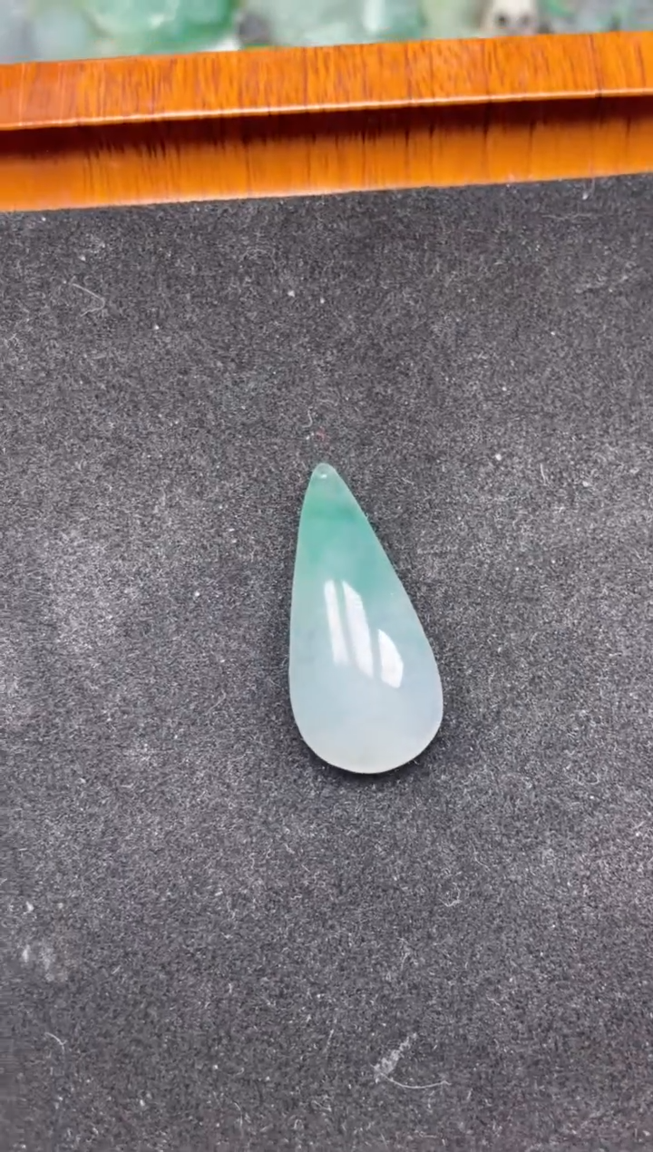 【闪购商品】翡翠颈饰未镶嵌冰胶大水滴