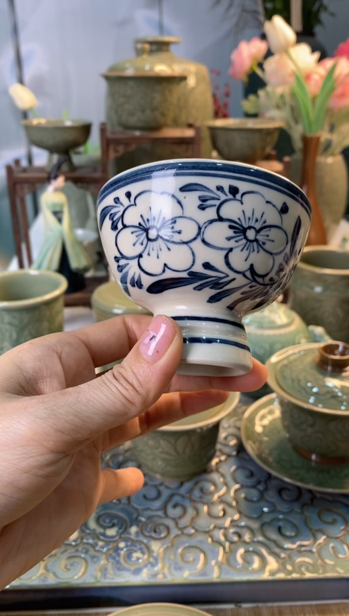 【闪购商品】122666陈炉兰花瓷高足杯1只花纹随机