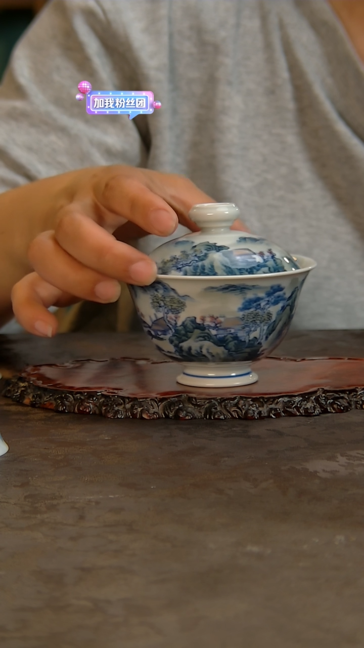 青花手绘山水盖碗