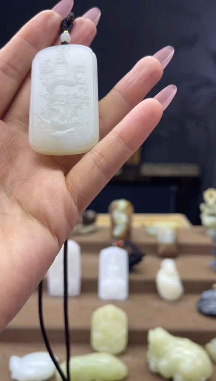 颈饰未镶嵌和田玉1