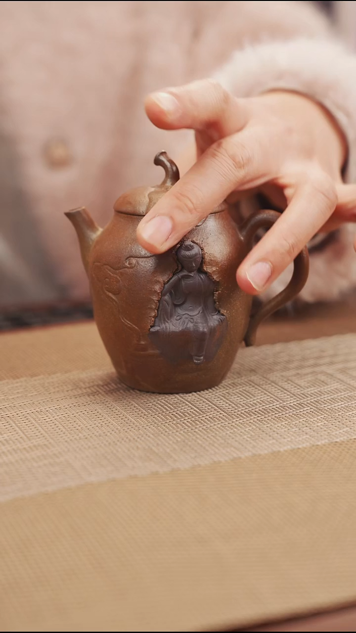 原矿老段泥水月观音紫砂壶5