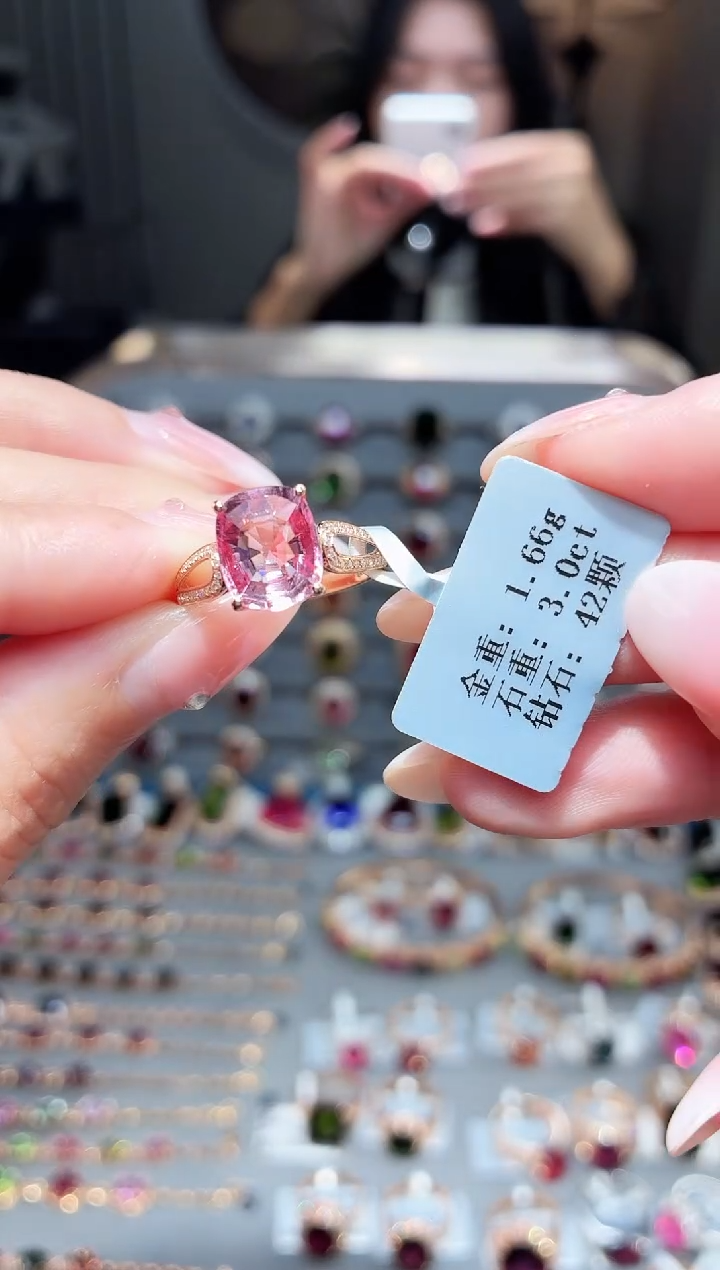 18K金镶嵌戒指碧玺3.0..