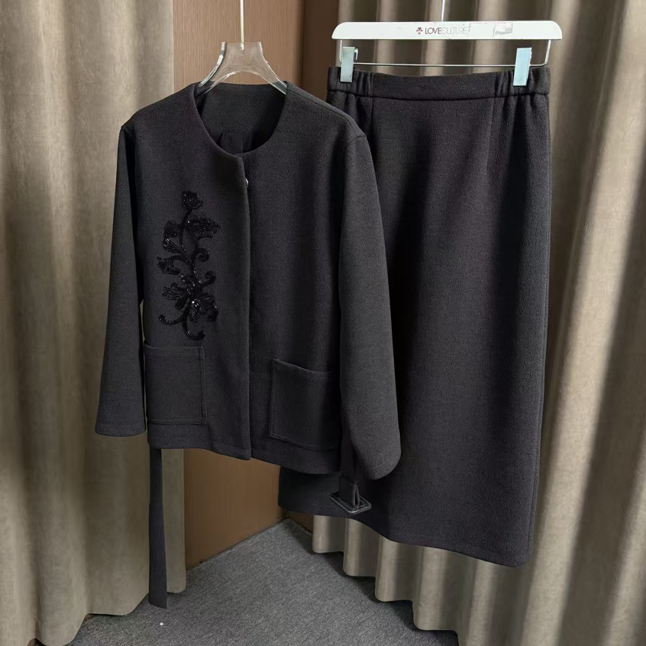 GD 02528秋冬气质优雅串珠刺绣上衣