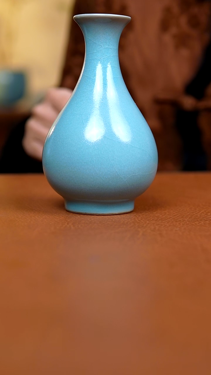 盘仿古天青13.5公分小玉壶春瓶