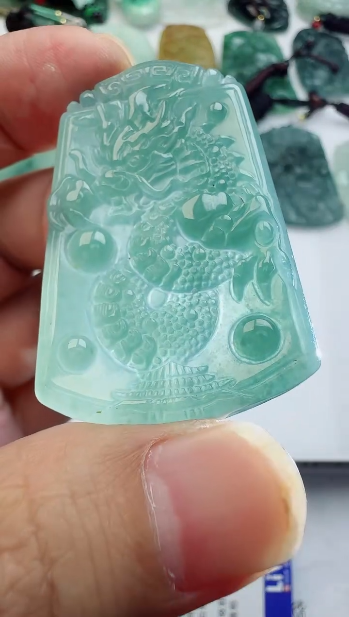 【闪购商品】翡翠吊坠(不含链)未镶嵌多样性随机发其一