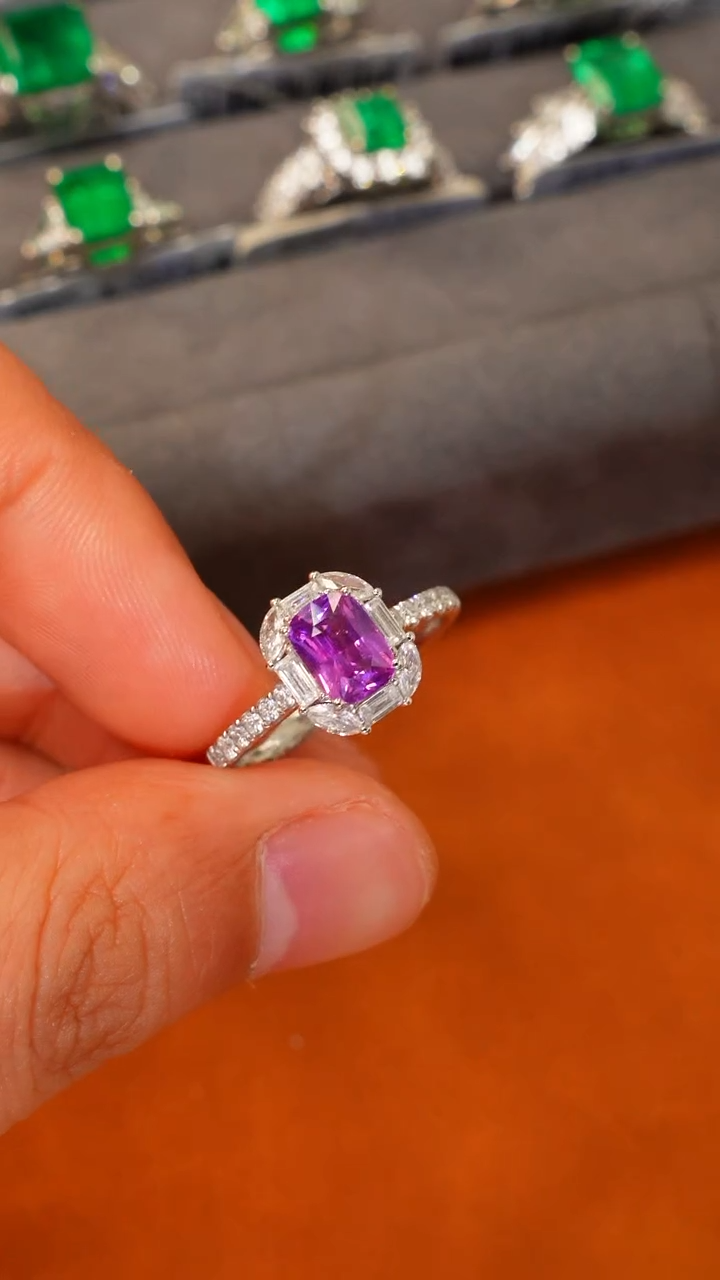 【闪购商品】彩色蓝宝石戒指18K金镶嵌无烧薰衣草完美切1.06ct