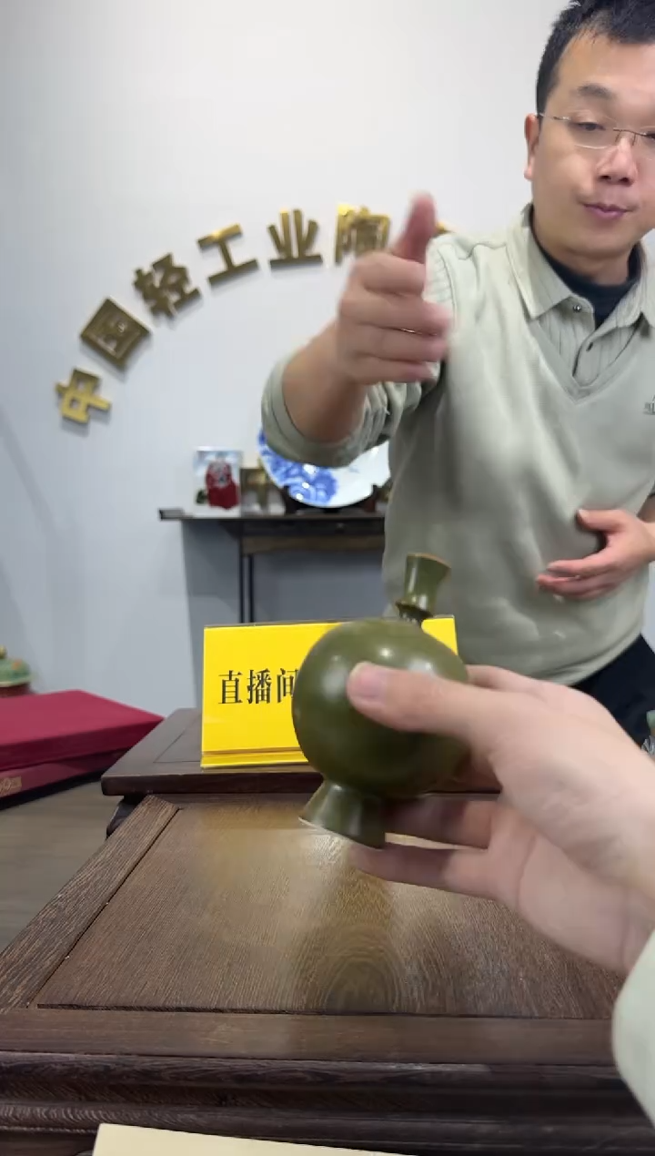 景德镇精美茶叶沫小瓶