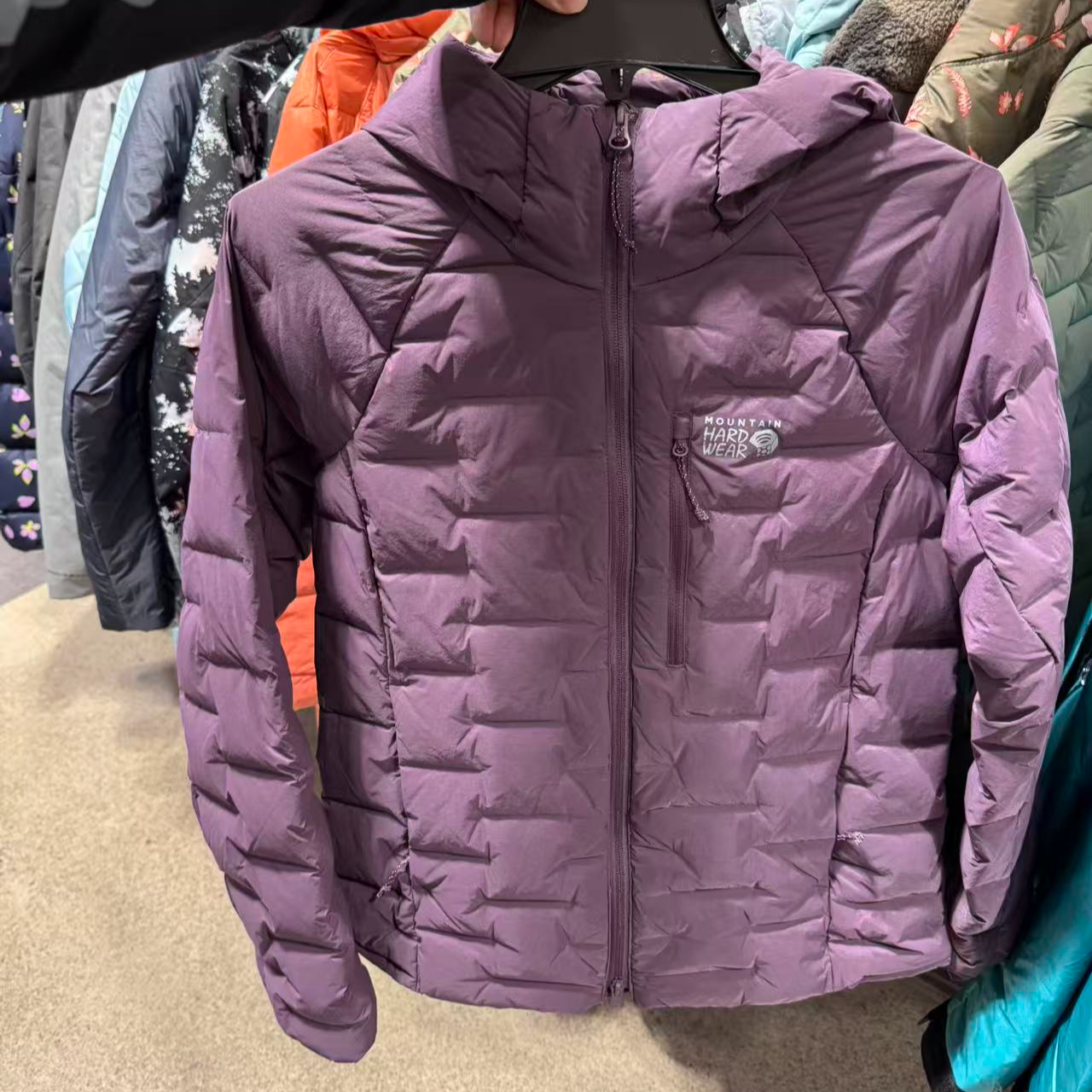 Mountain hardwear/山浩女士连帽鹅绒服M码（有色差）