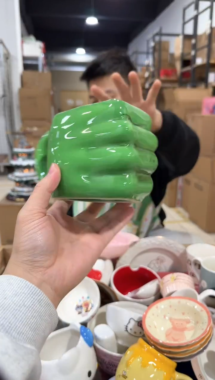 瓷片绿色拳头杯微瑕
