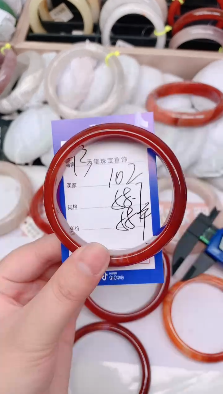 【闪购商品】石英质玉未镶嵌手镯102