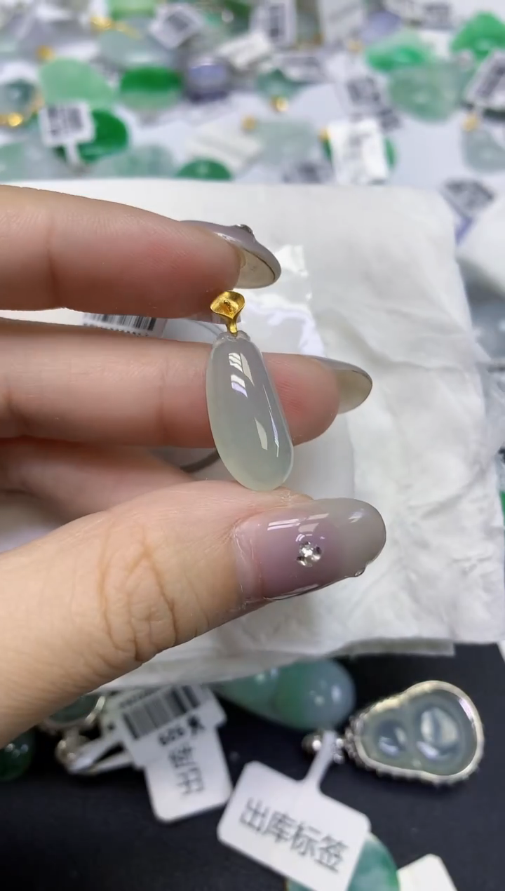 颈饰18K金镶嵌翡翠天然缅甸翡翠A货百元以上9元证书费自理