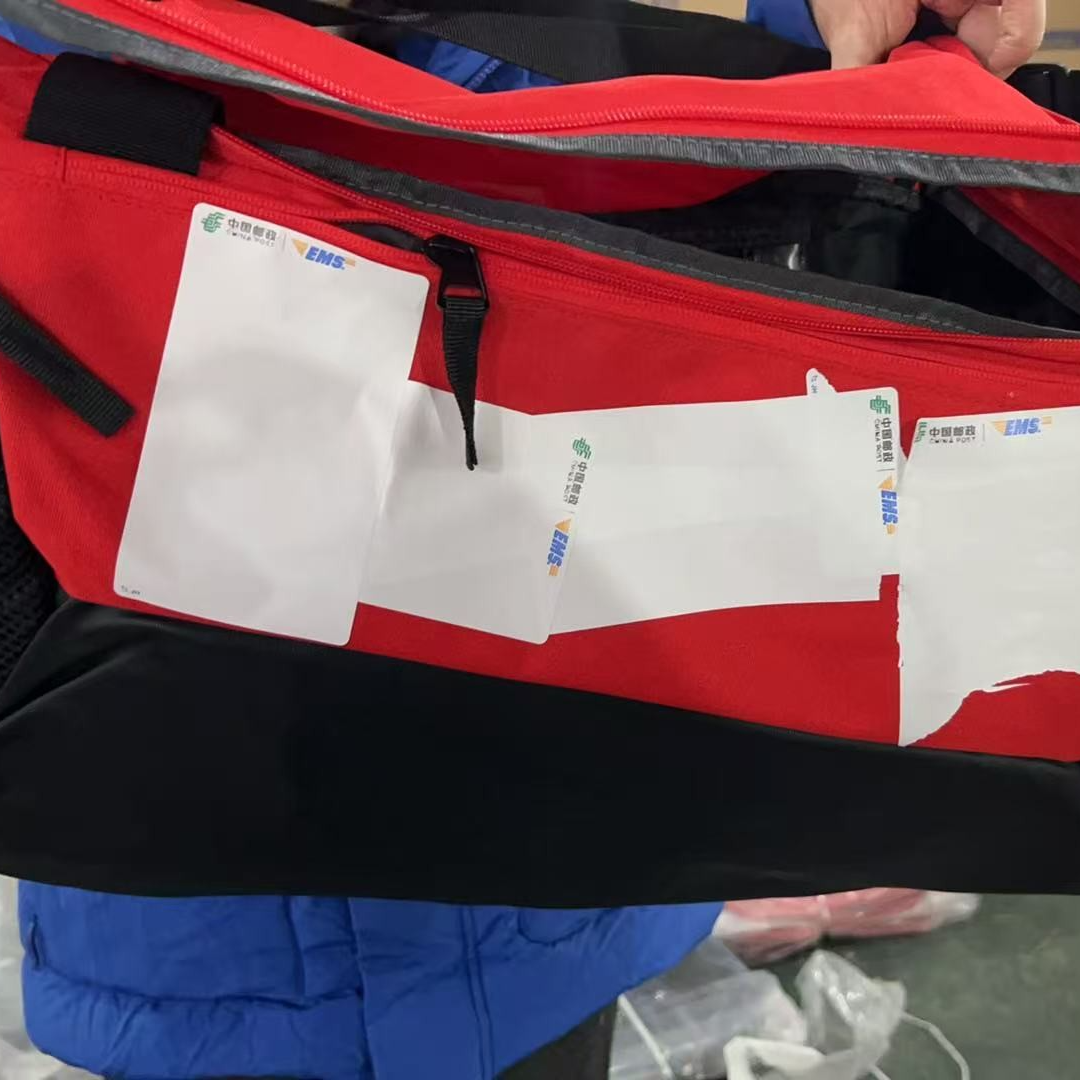 黑红健身包小箱包书包发1个大容量