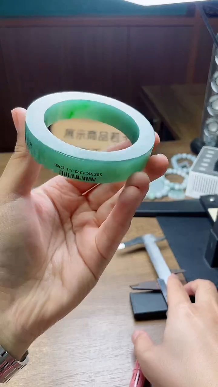 定制翡翠手镯未镶嵌谷**麟定制