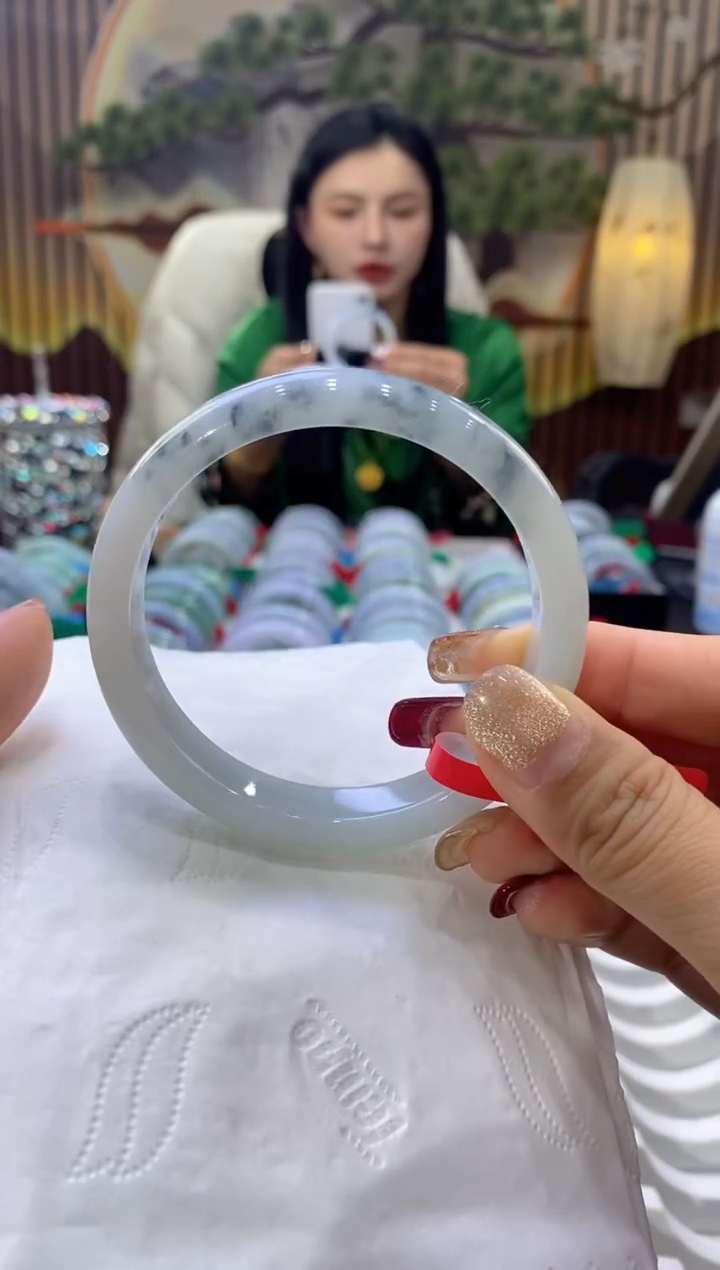 【闪购商品】翡翠手镯未镶嵌多人00883