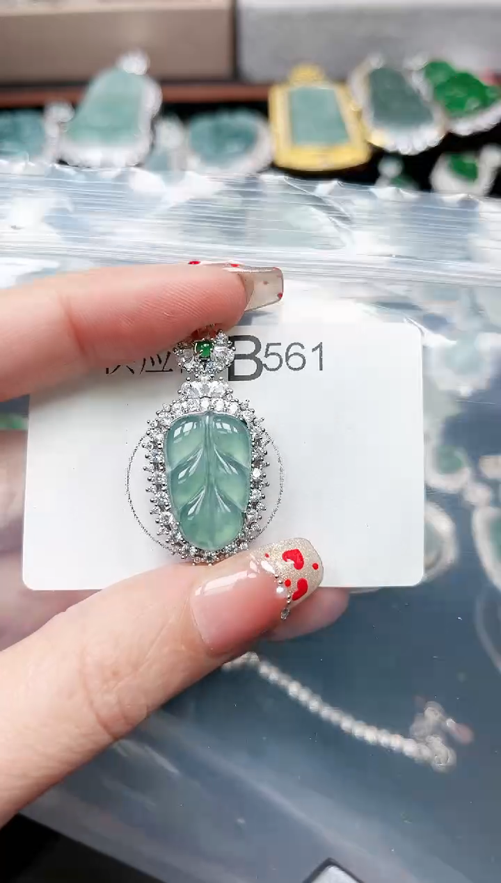 【闪购商品】翡翠颈饰未镶嵌561赠皮绳