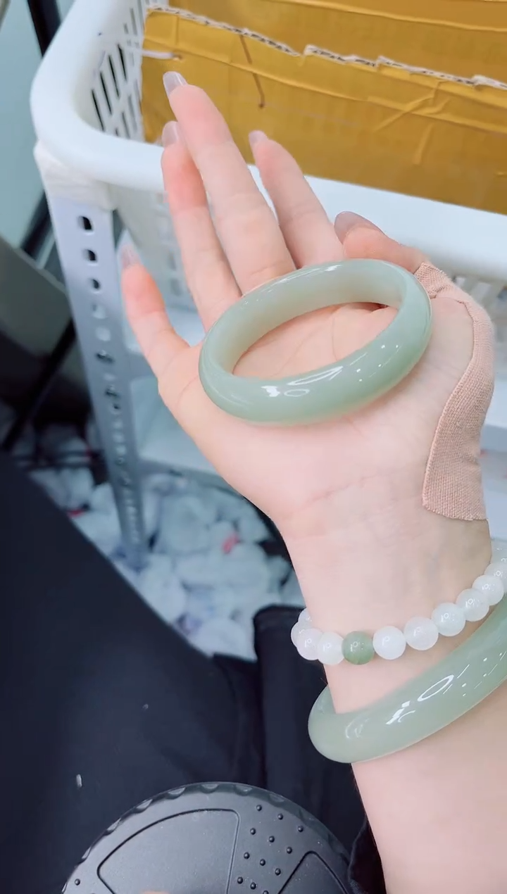 石英质玉手镯未镶嵌159-53