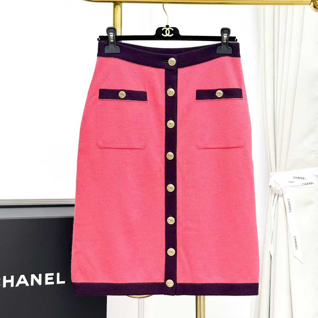 99新 Chanel/香奈儿 36码20A西瓜粉拼深色边金扣针织半身裙内购