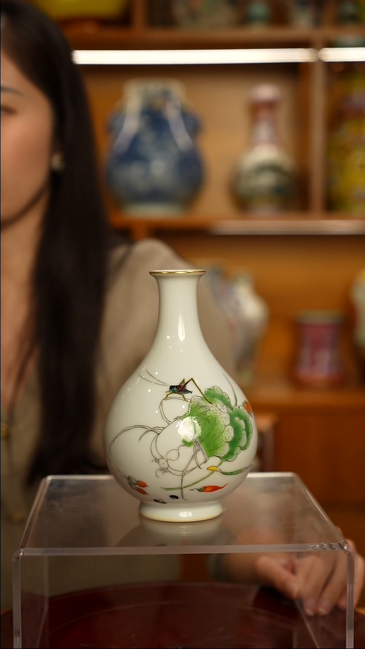 仿清瓷粉彩玉壶春瓶一只