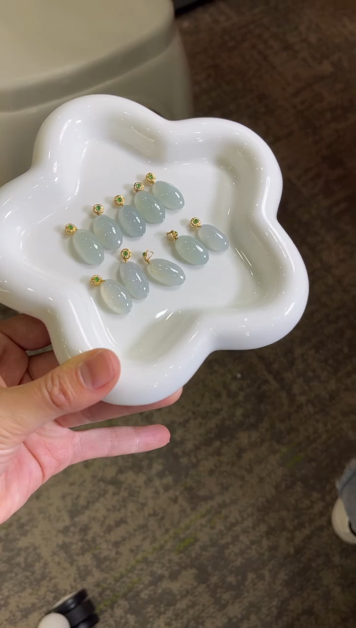 【闪购商品】翡翠颈饰18K金镶嵌M76 /多样性发一件/配绳子