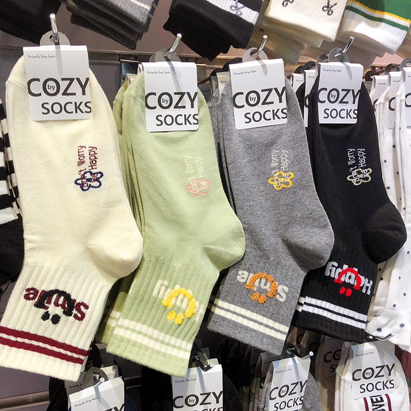 韩国COZY秋冬新款可爱笑脸女士棉袜东大门学院风条纹字母运动中筒