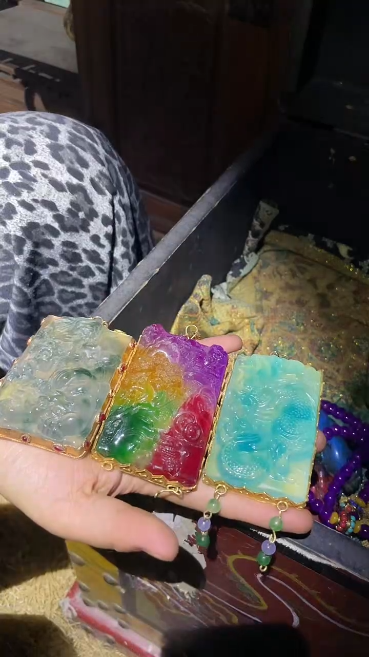 不同颜色吊坠其中一个