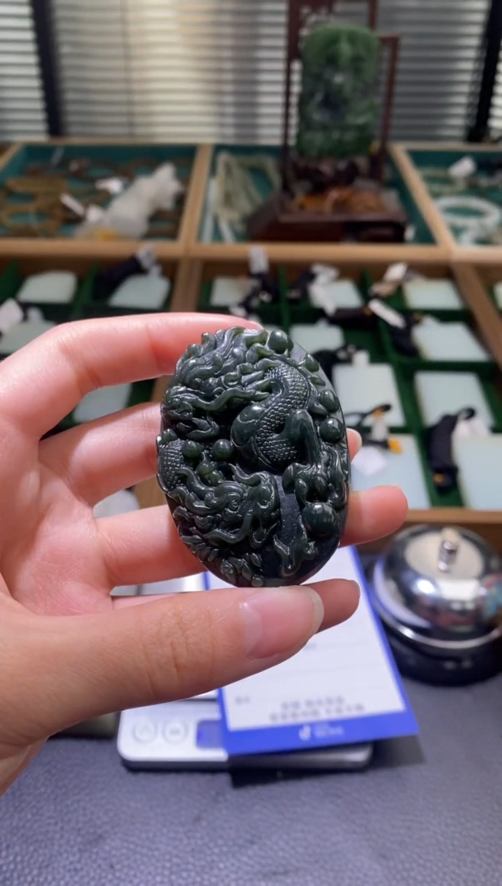 颈饰未镶嵌和田玉塔青双龙戏珠牌