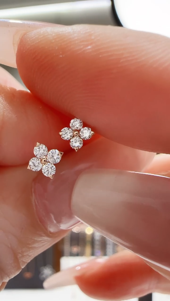 18K金镶嵌四叶草钻石耳钉钻石...........