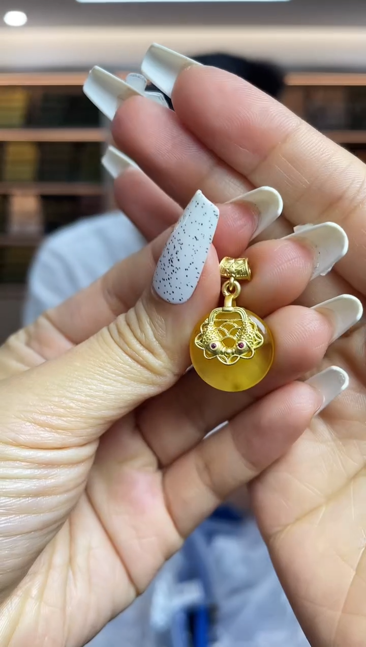 【闪购商品】蜜蜡裸石未镶嵌多样性发一件