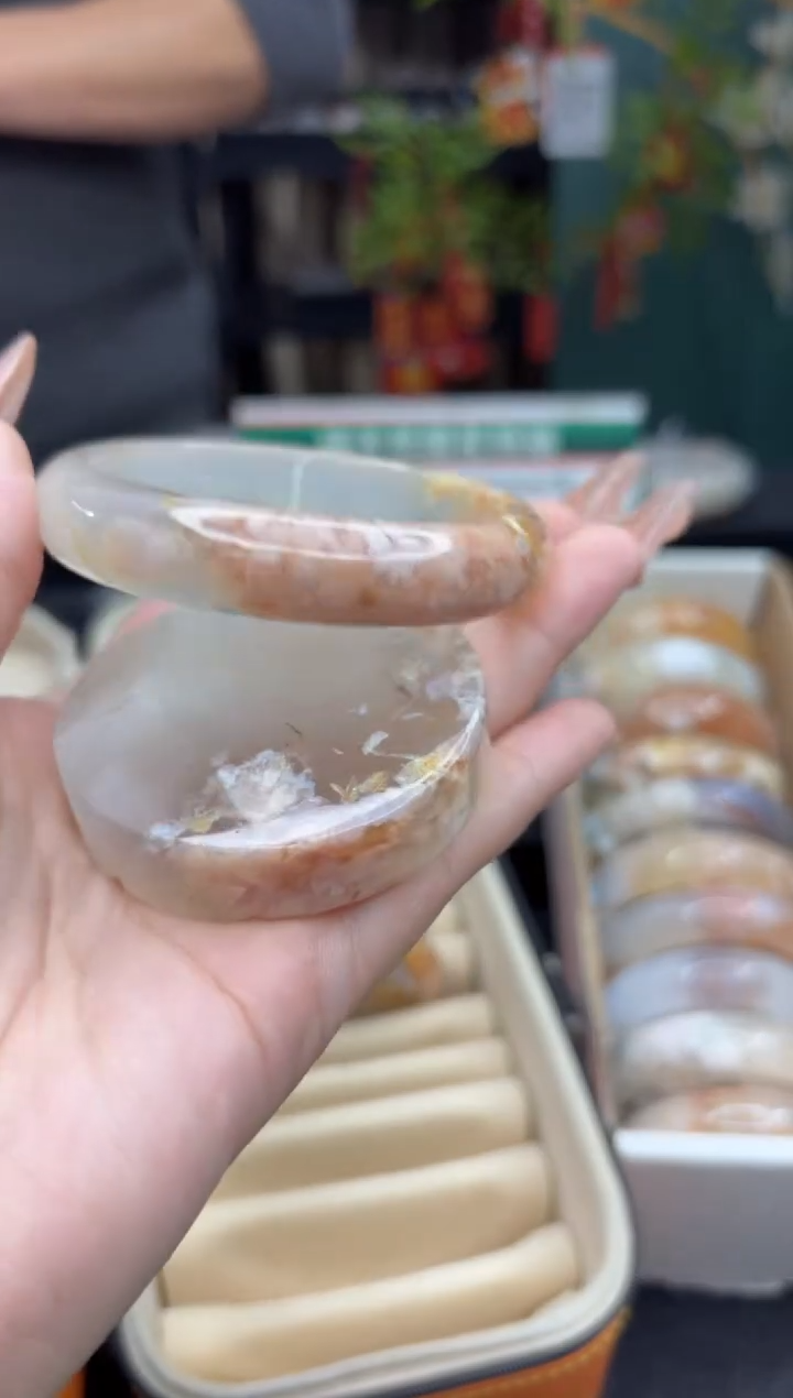 【闪购商品】石英质玉手镯未镶嵌16（60圈赠送镯心）